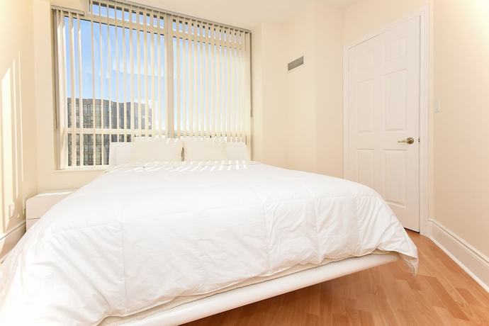Imagen de la habitación del Hotel NAPA Furnished Suites Square One. Foto 8