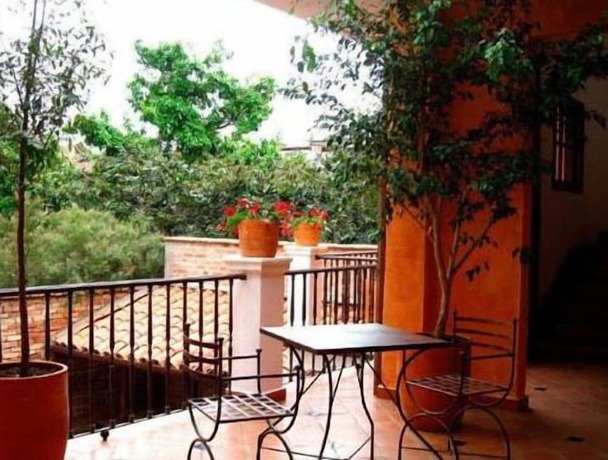 Imagen de los exteriores del Hotel NASS Casa del Aguila. Foto 13