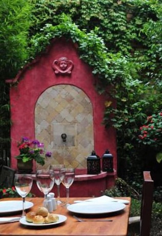 Imagen del bar/restaurante del Hotel NASS Casa del Aguila. Foto 4