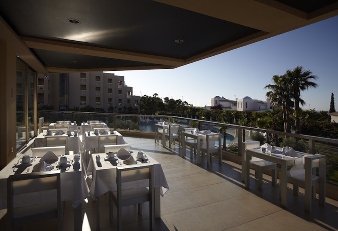 Imagen del bar/restaurante del Hotel NAU Sao Rafael Suites– All Inclusive. Foto 5