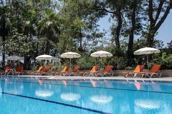Imagen de la piscina del Hotel İNCEKUM WEST OTEL, İncekum. Foto 16