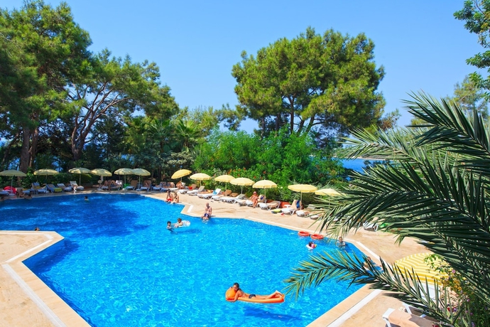 Imagen de la piscina del Hotel İNCEKUM WEST OTEL, İncekum. Foto 19