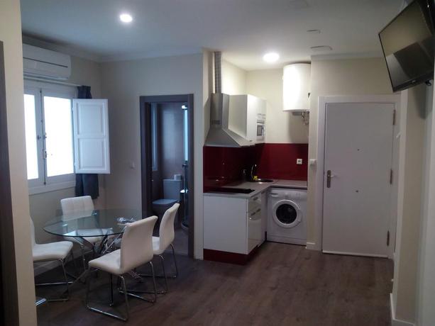 Imagen de la habitación del Hotel NCH Valentina Deluxe. Foto 2