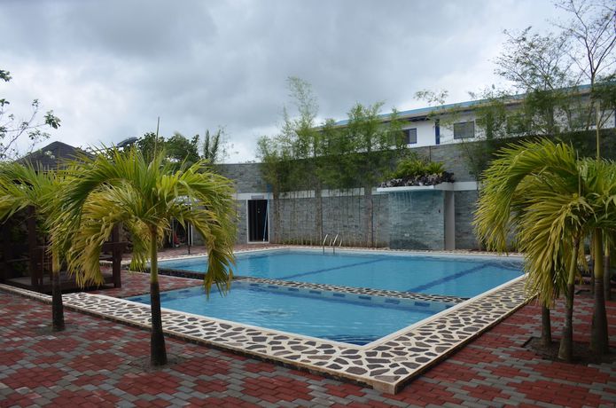 Imagen de la piscina del Hotel NDN Grand Hotel. Foto 19