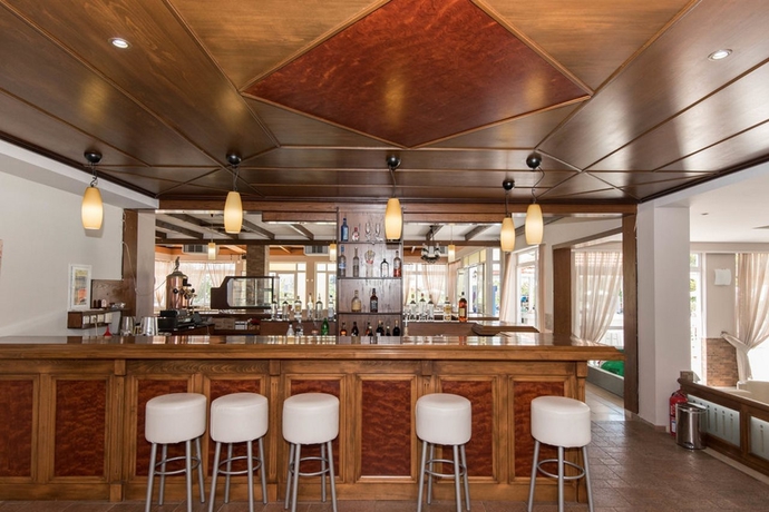 Imagen general del Hotel NEFELI, Lambi. Foto 8