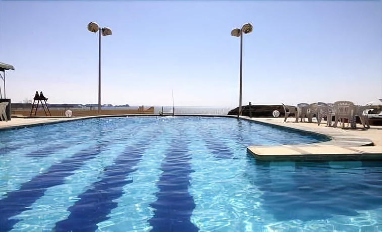 Imagen de la piscina del Hotel NEFERTARI ABU SIMBEL. Foto 13
