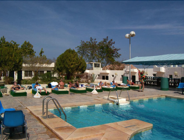Imagen de la piscina del Hotel NEFERTARI ABU SIMBEL. Foto 15