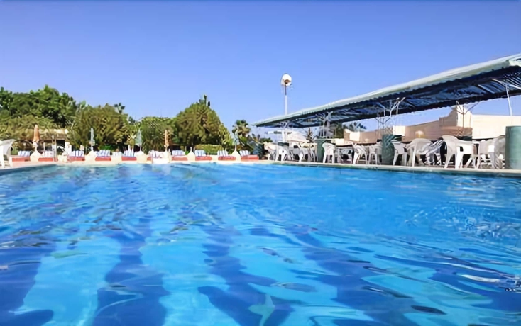 Imagen de la piscina del Hotel NEFERTARI ABU SIMBEL. Foto 19