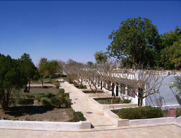 Imagen de los exteriores del Hotel NEFERTARI ABU SIMBEL. Foto 10