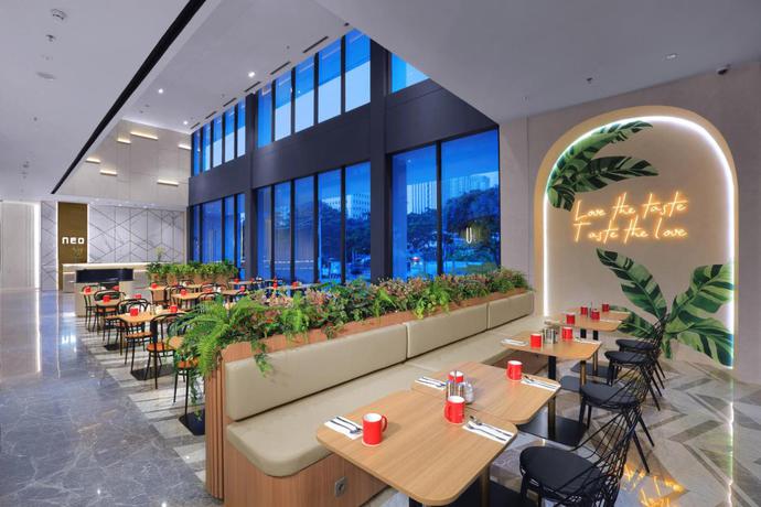 Imagen del bar/restaurante del Hotel NEO Puri Indah - Jakarta. Foto 2