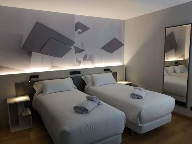 Imagen de la habitación del Hotel NERU con encanto. Foto 2