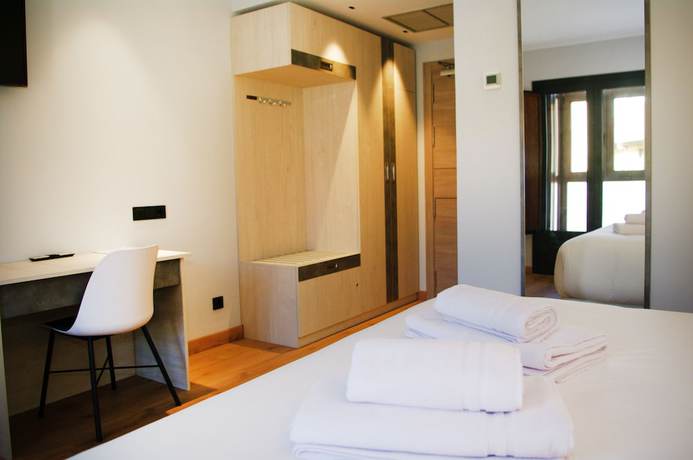 Imagen de la habitación del Hotel NERU con encanto. Foto 11