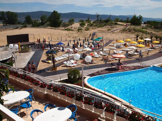 Imagen de la piscina del Hotel NESSEBAR BEACH. Foto 10