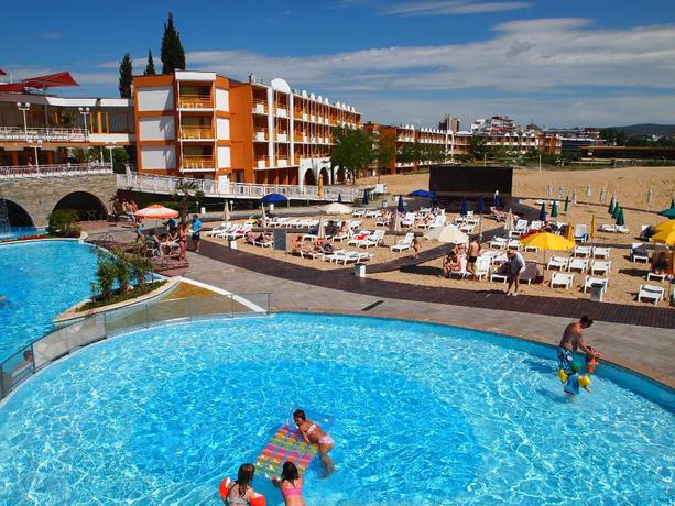 Imagen de la piscina del Hotel NESSEBAR BEACH. Foto 11