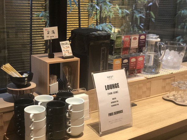 Imagen del bar/restaurante del Hotel NEST HOTEL KYOTO SHIJOKARASUMA. Foto 2
