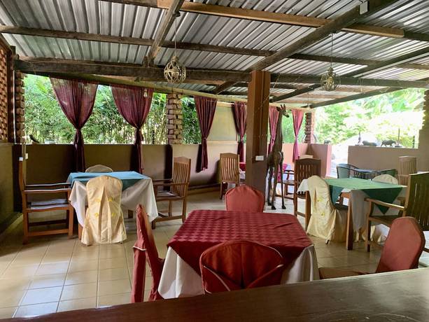 Imagen del bar/restaurante del Hotel NEW PAMOJA RESORT. Foto 4