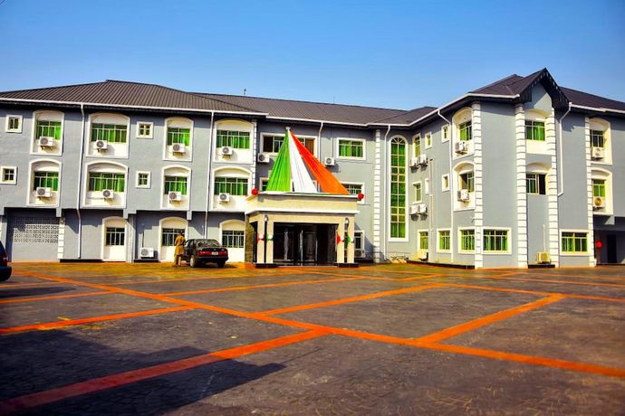 Imagen general del Hotel NEW POINT HOTEL AND SUITES. Foto 1