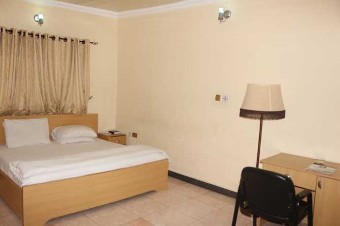 Imagen de la habitación del Hotel NEW POINT HOTEL AND SUITES. Foto 8