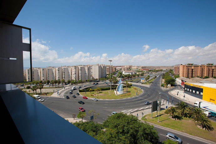 Imagen de los exteriores del Hotel NH Alicante. Foto 16