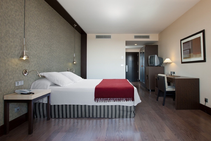 Imagen de la habitación del Hotel NH Alicante. Foto 9