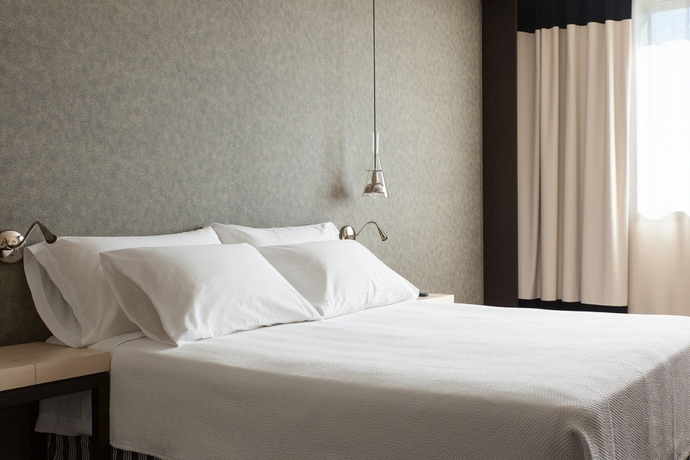 Imagen de la habitación del Hotel NH Alicante. Foto 11