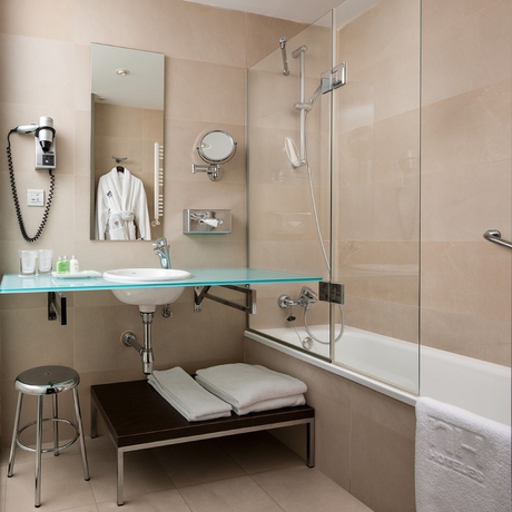 Imagen de la habitación del Hotel NH Alicante. Foto 15