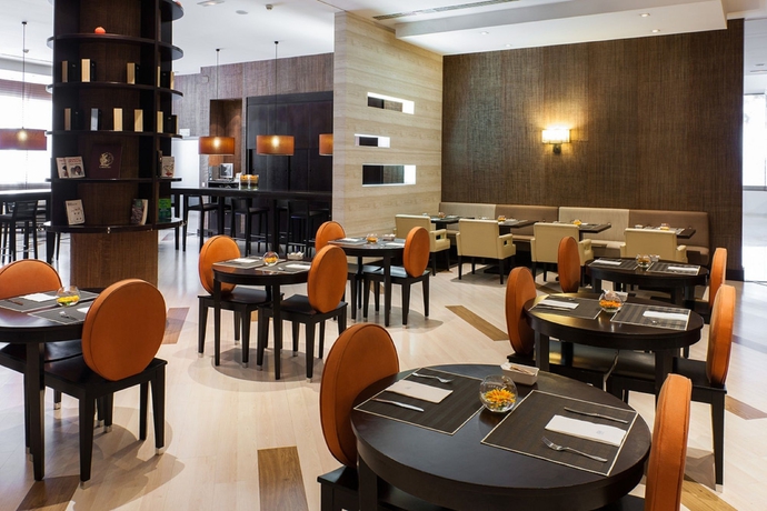 Imagen del bar/restaurante del Hotel NH Alicante. Foto 5