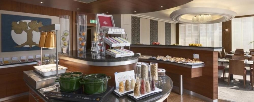 Imagen del bar/restaurante del Hotel NH Amsterdam Caransa. Foto 5