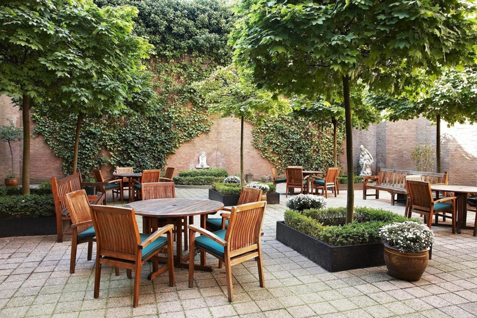 Imagen de los exteriores del Hotel NH Amsterdam Leidseplein. Foto 10