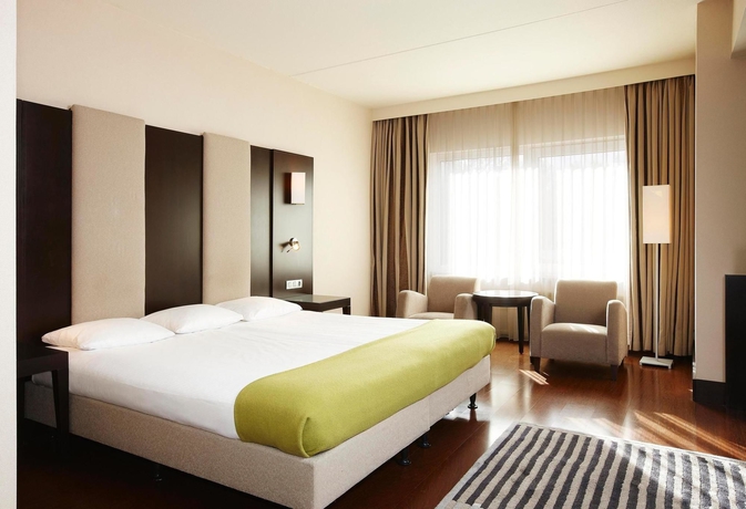 Imagen de la habitación del Hotel NH Amsterdam Leidseplein. Foto 8