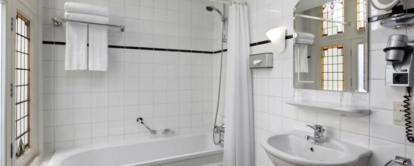 Imagen de la habitación del Hotel NH Amsterdam Schiller. Foto 6