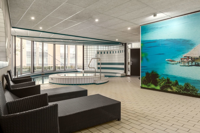 Imagen de la piscina del Hotel NH Amsterdam Schiphol Airport. Foto 16