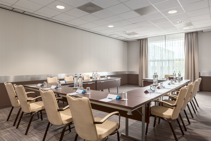 Imagen de los interiores del Hotel NH Amsterdam Schiphol Airport. Foto 9