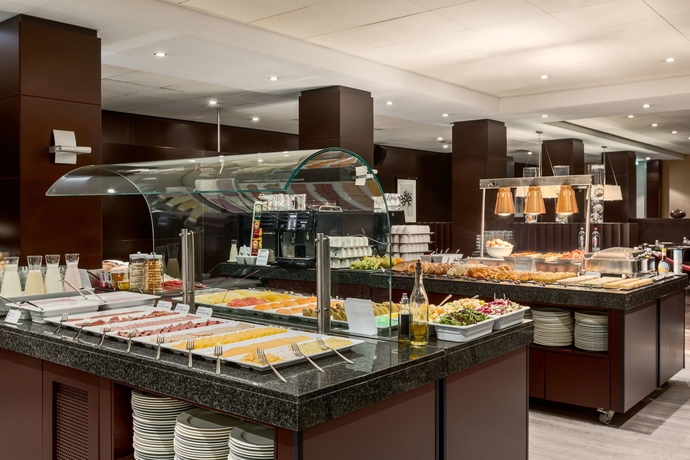 Imagen del bar/restaurante del Hotel NH Amsterdam Schiphol Airport. Foto 4