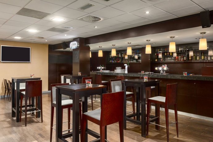 Imagen del bar/restaurante del Hotel NH Amsterdam Schiphol Airport. Foto 5