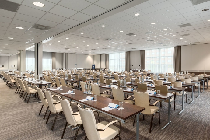 Imagen de los interiores del Hotel NH Amsterdam Schiphol Airport. Foto 13