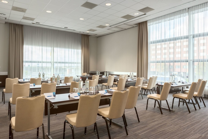 Imagen de los interiores del Hotel NH Amsterdam Schiphol Airport. Foto 15