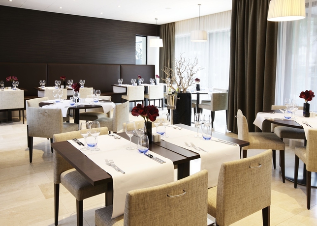 Imagen del bar/restaurante del Hotel NH Amsterdam Zuid. Foto 3