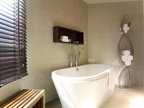 Imagen de la habitación del Hotel NH Bangkok Asoke. Foto 16