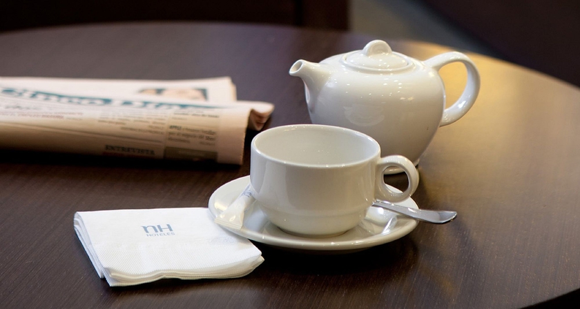 Imagen del bar/restaurante del Hotel NH Barcelona Diagonal Center. Foto 2