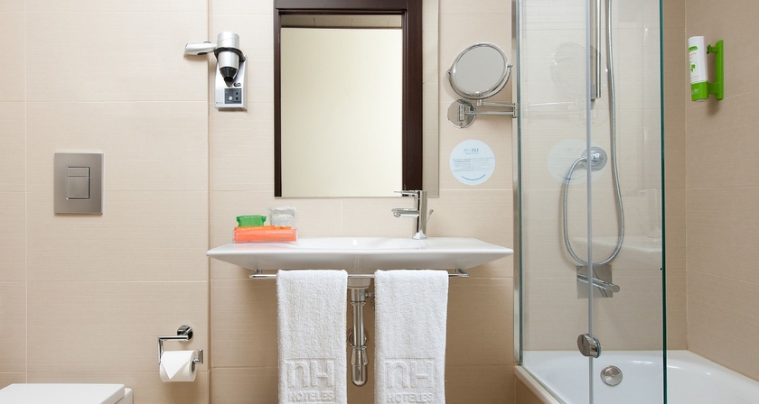 Imagen de la habitación del Hotel NH Barcelona Diagonal Center. Foto 3