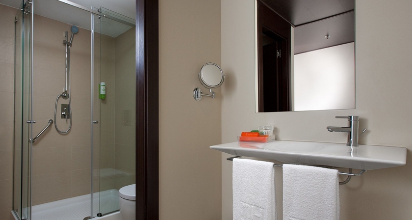 Imagen de la habitación del Hotel NH Barcelona Diagonal Center. Foto 6