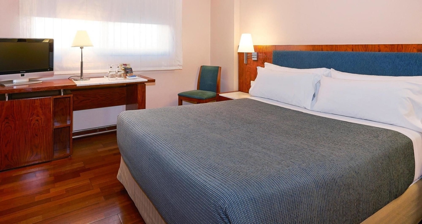 Imagen de la habitación del Hotel NH Barcelona Entenza. Foto 8