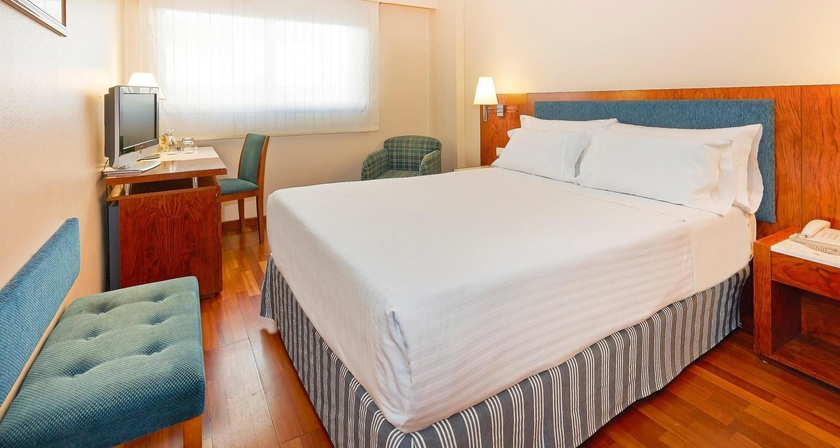 Imagen de los exteriores del Hotel NH Barcelona Entenza. Foto 15