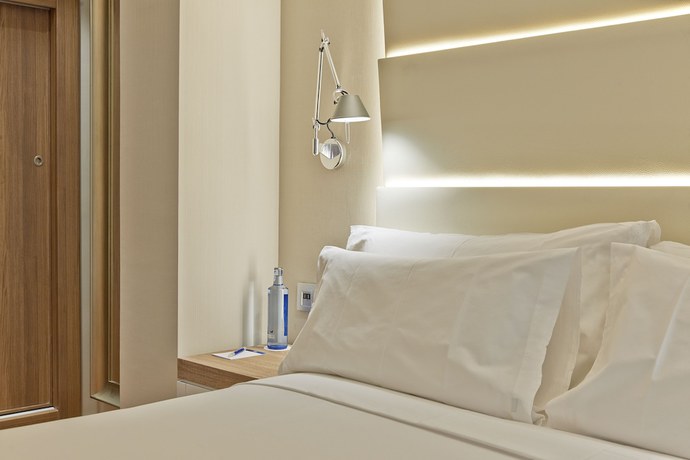 Imagen de la habitación del Hotel NH Barcelona Les Corts. Foto 8