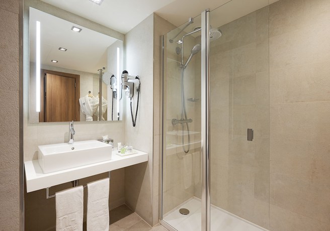 Imagen de la habitación del Hotel NH Barcelona Les Corts. Foto 9