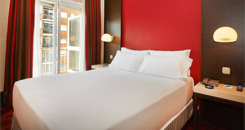 Imagen de la habitación del Hotel NH Barcelona Les Corts. Foto 14