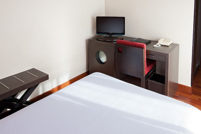 Imagen de la habitación del Hotel NH Barcelona Les Corts. Foto 15