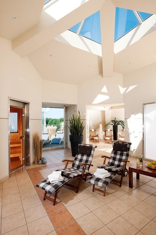 Imagen de la piscina del Hotel NH Berlin Potsdam Conference Center. Foto 16