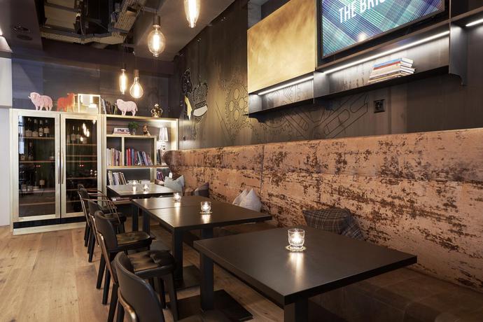 Imagen general del Hotel NH Bern The Bristol. Foto 7